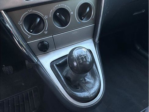 Used 2005 Toyota Matrix image 18