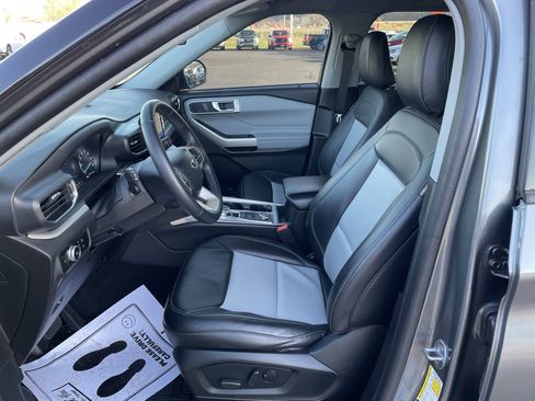 Used 2023 Ford Explorer XLT w/ Equipment Group 202A image 14
