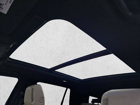 Used 2023 Cadillac Escalade Premium Luxury image 16