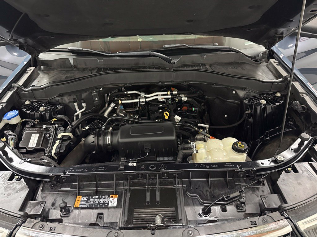 Used 2021 Ford Explorer XLT w/ Equipment Group 202A AWD/4WD image 46