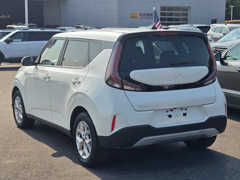 Used 2023 Kia Soul LX w/ Option Group 015 FWD image 5
