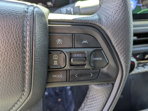 Used 2025 Toyota Tacoma TRD Pro AWD/4WD image 19