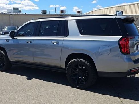 Used 2023 GMC Yukon XL AT4 w/ AT4 Premium Package AWD/4WD image 7