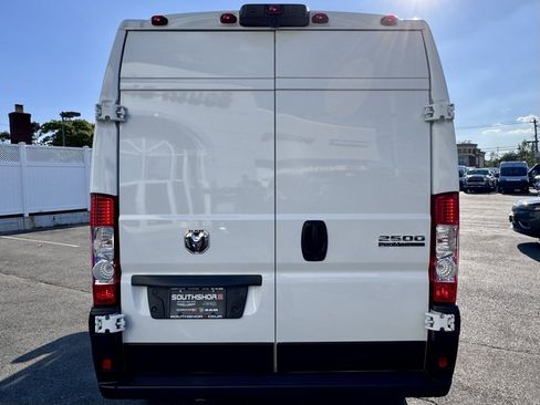 Used 2025 RAM ProMaster 2500 w/ Convenience Group image 6