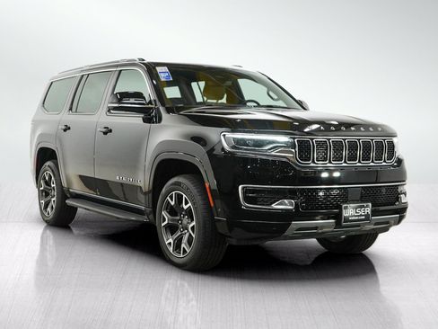 Used 2024 Jeep Wagoneer Series III AWD/4WD image 7