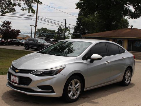 Used 2018 Chevrolet Cruze LT FWD image 5