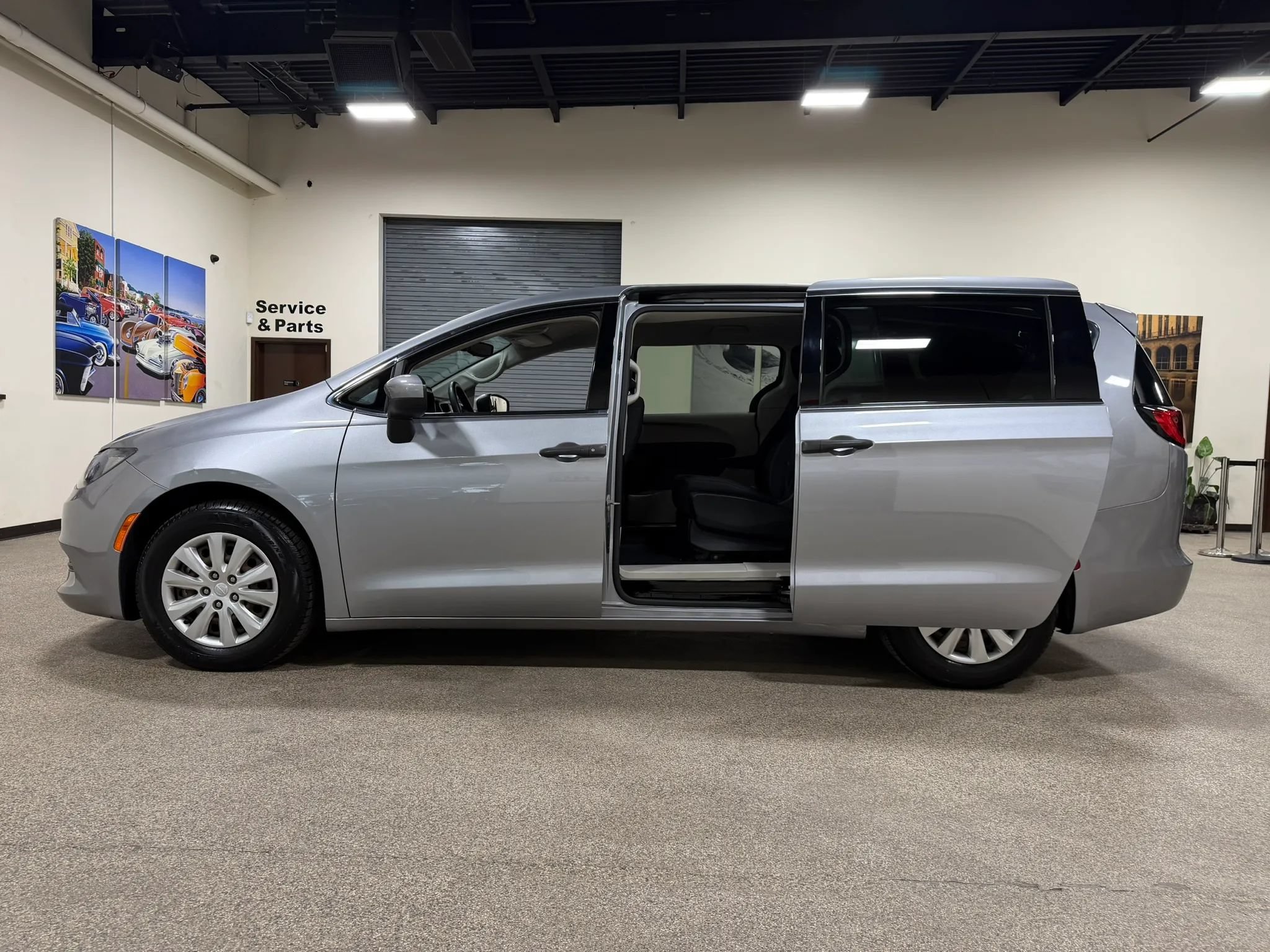 Used 2021 Chrysler Voyager L FWD image 21