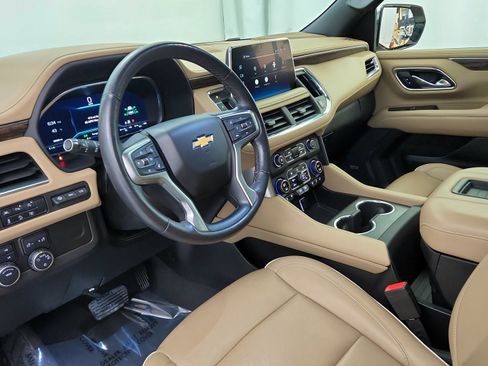 Used 2023 Chevrolet Suburban Premier AWD/4WD image 17