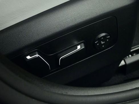 Used 2025 BMW M5 w/ Carbon Package image 67