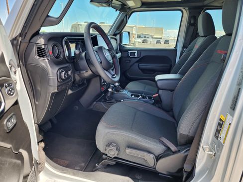 Used 2024 Jeep Wrangler Unlimited Rubicon image 16