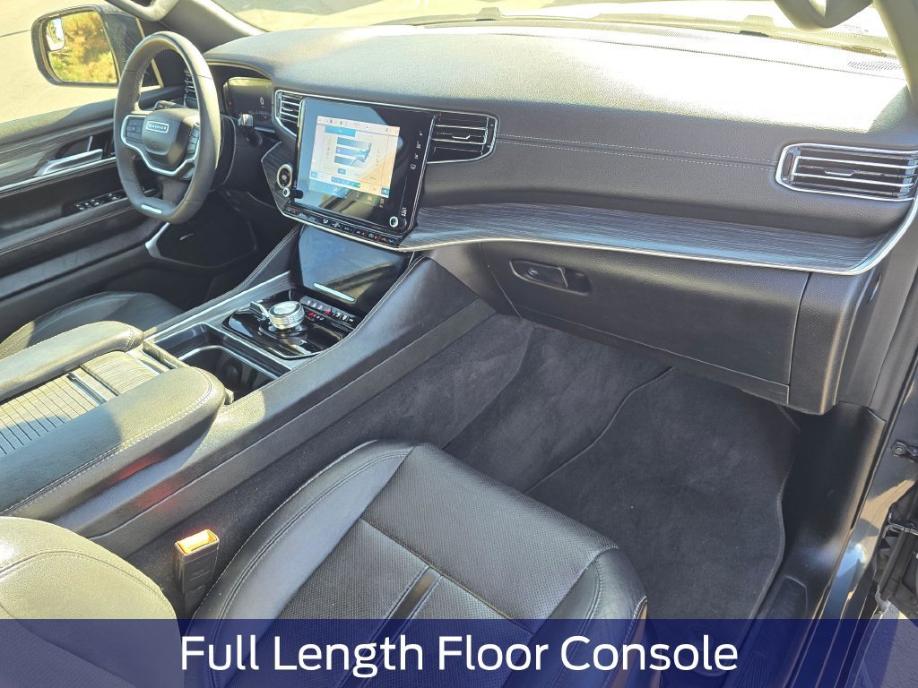 Used 2024 Jeep Wagoneer L Series II w/ Flexible Seating Group AWD/4WD image 17