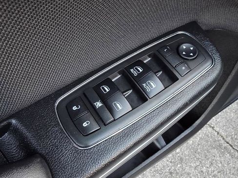 Used 2018 Dodge Charger SXT RWD image 35