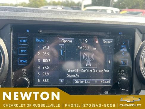 Used 2016 Toyota Tacoma TRD Off-Road w/ Towing Package AWD/4WD image 9