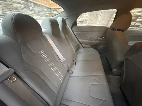 Used 2023 Hyundai Elantra SEL w/ Preferred Accessory Package FWD image 33