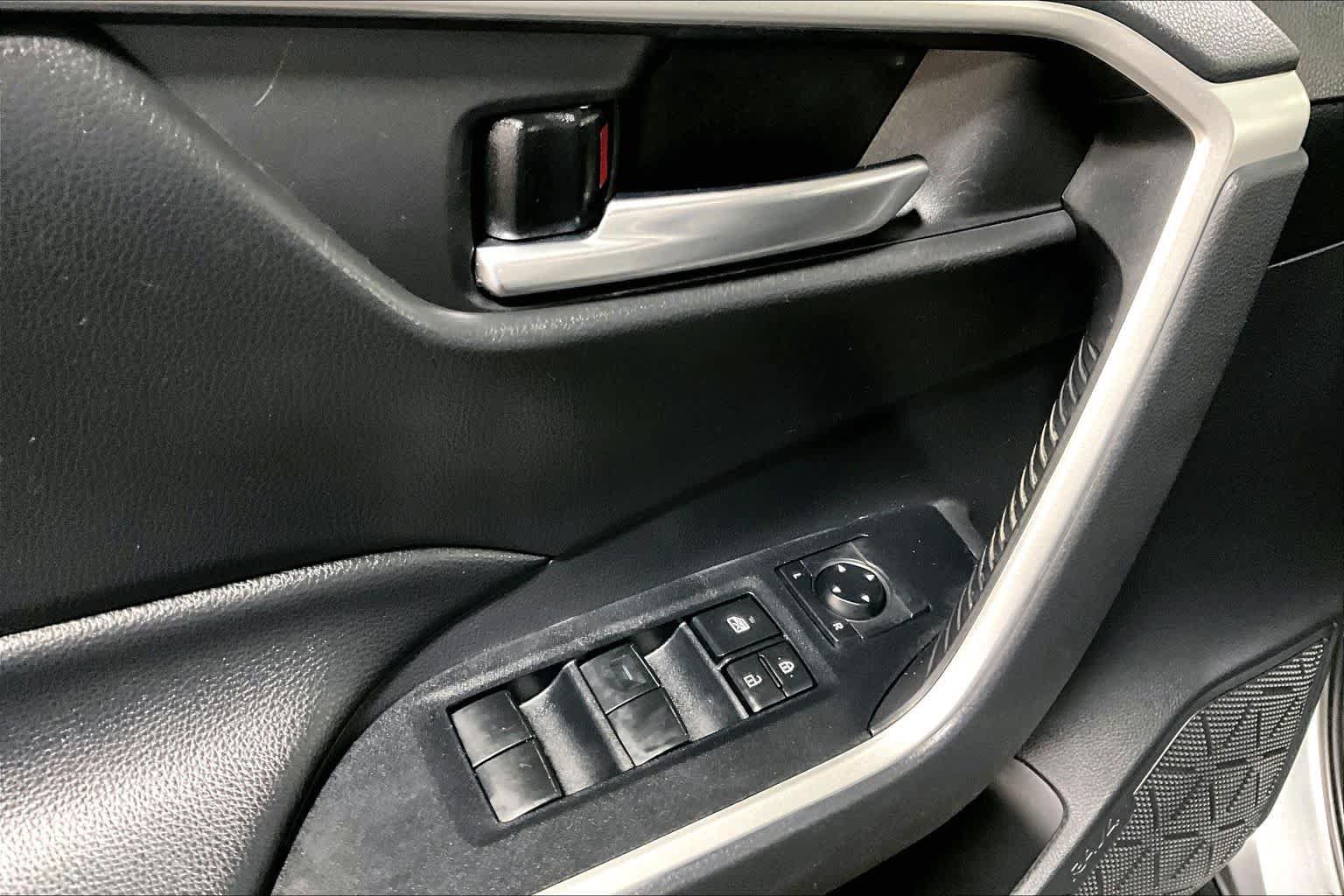 Used 2019 Toyota RAV4 XLE w/ Convenience Package AWD/4WD image 32