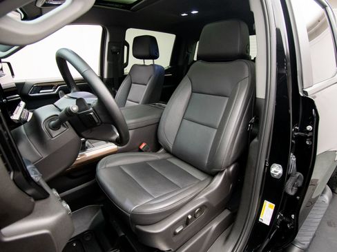 Used 2025 Chevrolet Silverado 1500 LT Trail Boss w/ Convenience Package II AWD/4WD image 11