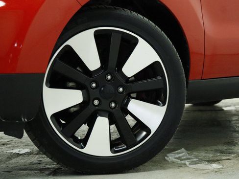 Used 2018 Kia Soul + FWD image 3