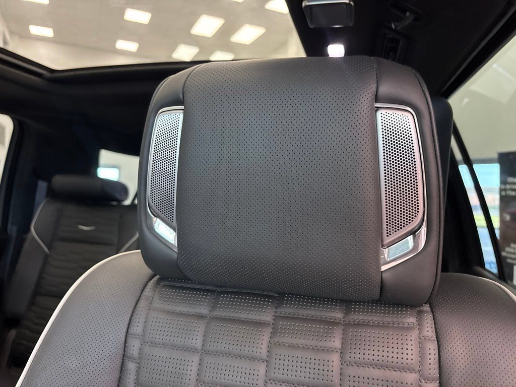 Used 2024 Cadillac Escalade ESV V AWD/4WD image 19