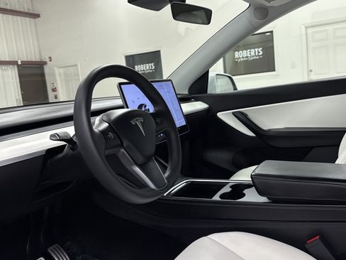 Used 2021 Tesla Model Y Performance image 6