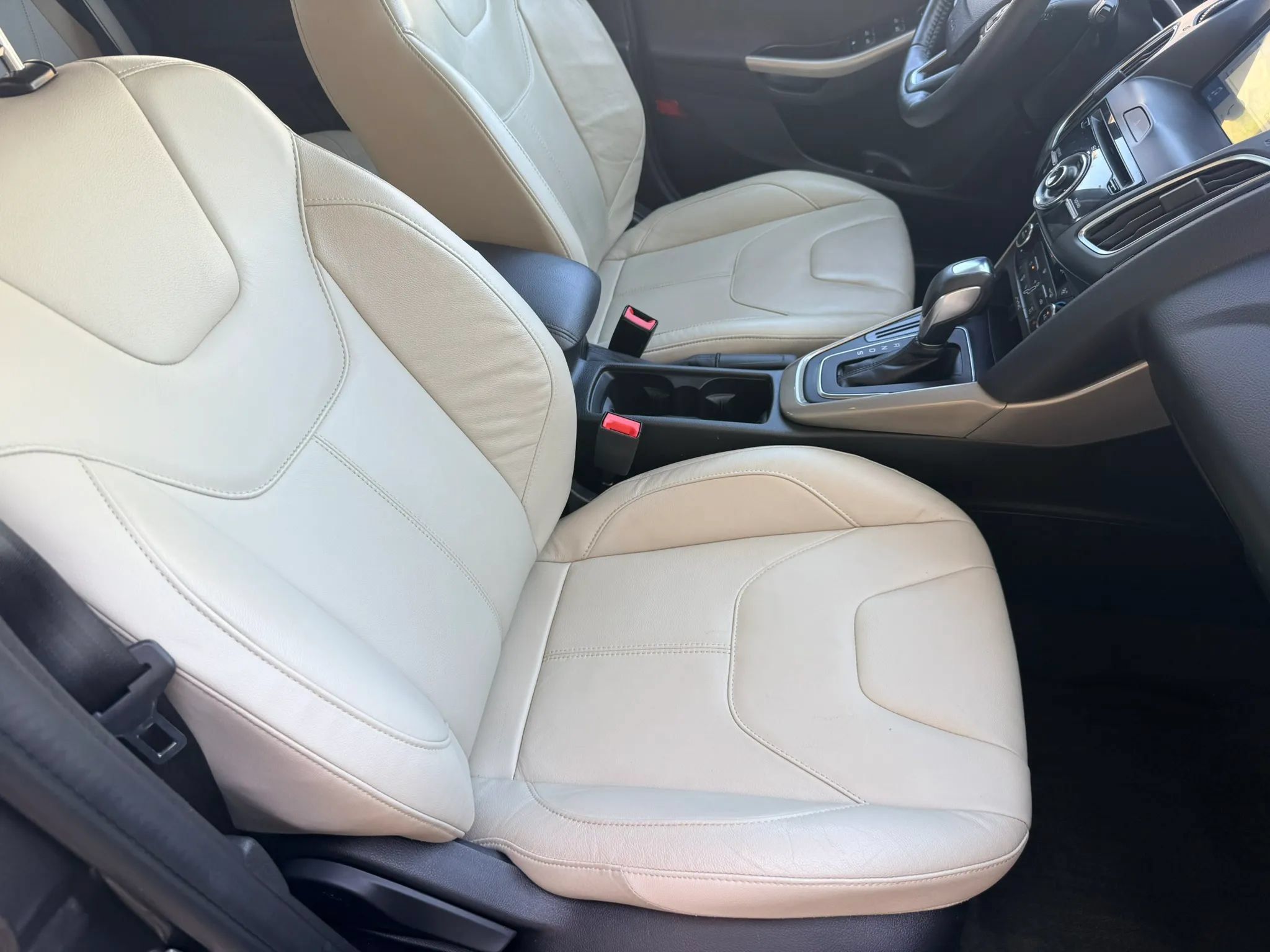 Used 2016 Ford Focus Titanium FWD image 29