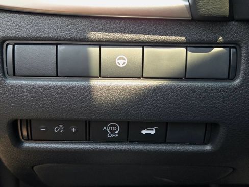 Used 2026 Nissan Rogue SV AWD/4WD image 28