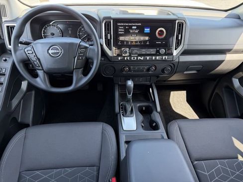 Certified 2025 Nissan Frontier SV w/ Tow Package RWD image 10