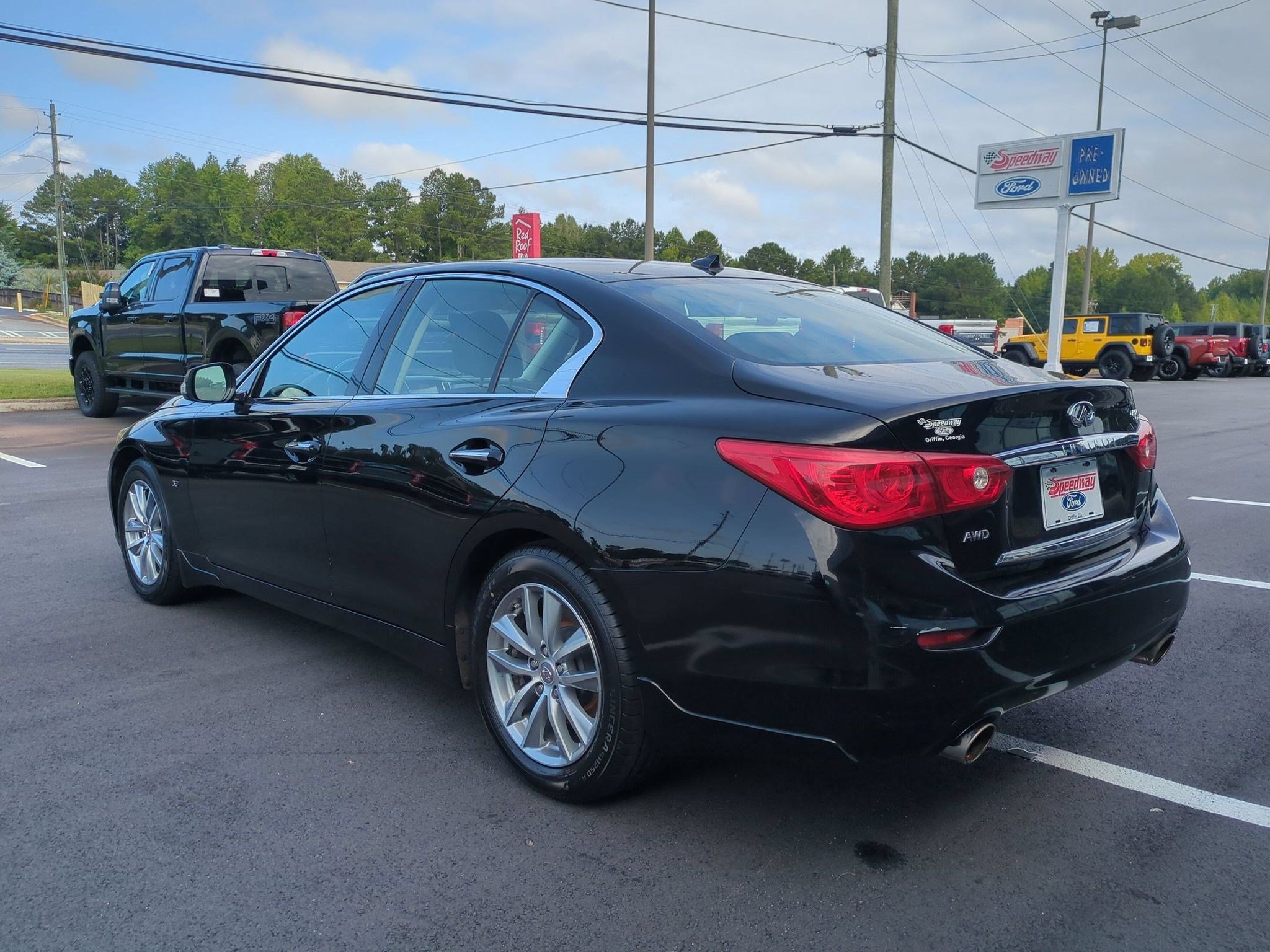 Used 2015 INFINITI Q50 Premium w/ Navigation Package AWD/4WD image 9