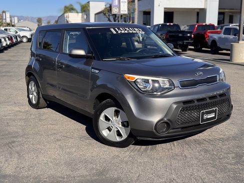 Used 2016 Kia Soul image 2