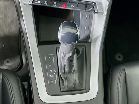 Used 2025 Audi Q3 2.0T Premium image 24