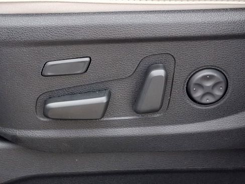 Used 2025 Kia Telluride SX w/ SX Captain's Chair Package image 29