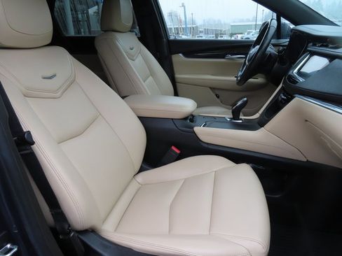 Used 2019 Cadillac XT5 FWD image 38