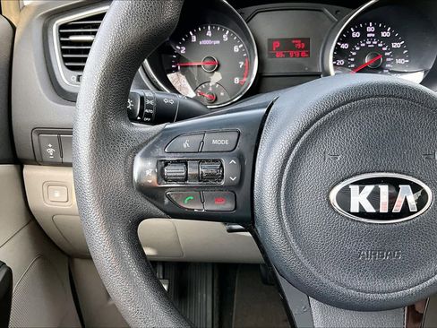 Used 2017 Kia Sedona LX image 23
