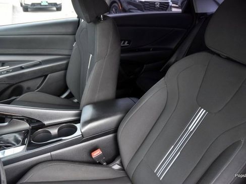 Used 2023 Hyundai Elantra SEL w/ Convenience Package image 9