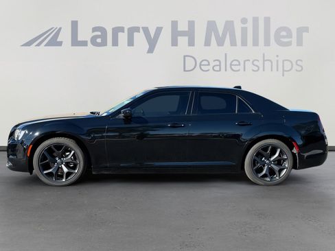Used 2023 Chrysler 300 Touring w/ Sport Appearance Package image 2