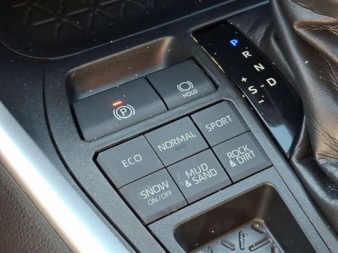 Used 2020 Toyota RAV4 XLE AWD/4WD image 26