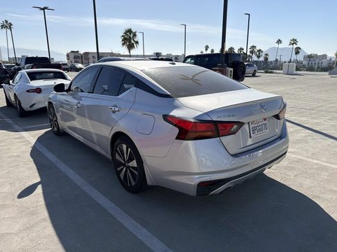 Used 2019 Nissan Altima 2.5 SV FWD image 9