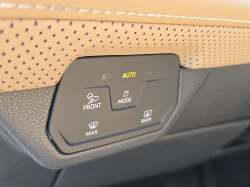 Used 2024 Volkswagen Atlas Cross Sport SE w/ Panoramic Sunroof Package FWD image 10