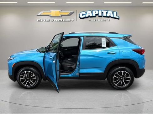 Used 2025 Chevrolet TrailBlazer LT w/ Driver Confidence Package AWD/4WD image 9