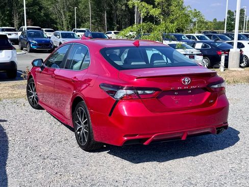 Used 2022 Toyota Camry SE FWD image 8