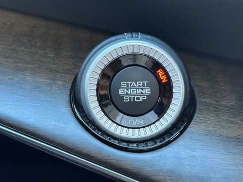 Used 2023 Jeep Grand Wagoneer Series II AWD/4WD image 28
