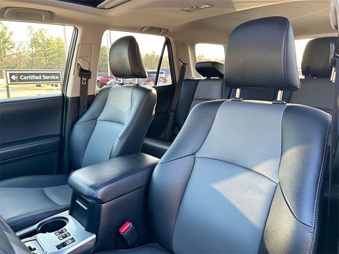 Used 2022 Toyota 4Runner SR5 Premium image 8