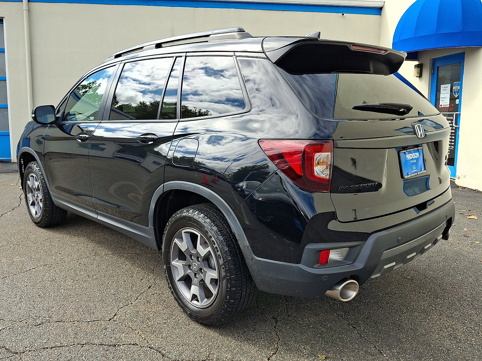 Used 2023 Honda Passport TrailSport image 6