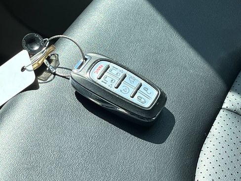 Used 2024 Chrysler Pacifica Touring-L FWD image 17