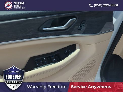 Used 2023 Jeep Grand Cherokee L Limited w/ Luxury Tech Group II AWD/4WD image 19