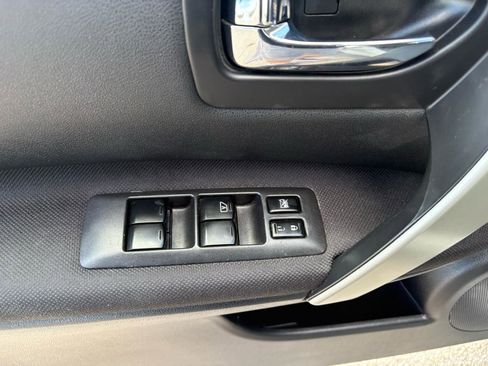 Used 2011 Nissan Rogue SV FWD image 41