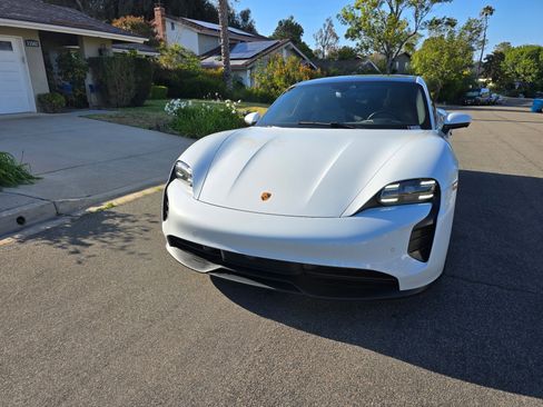 Used 2022 Porsche Taycan RWD image 19