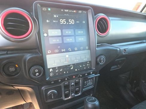 Used 2021 Jeep Gladiator Sport AWD/4WD image 5