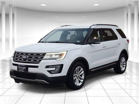 Used 2017 Ford Explorer XLT w/ Equipment Group 202A image 7