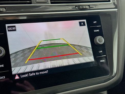 Used 2024 Volkswagen Tiguan SE image 22