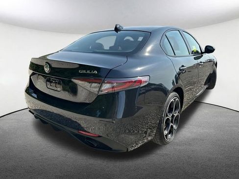 Used 2024 Alfa Romeo Giulia Veloce AWD/4WD image 13